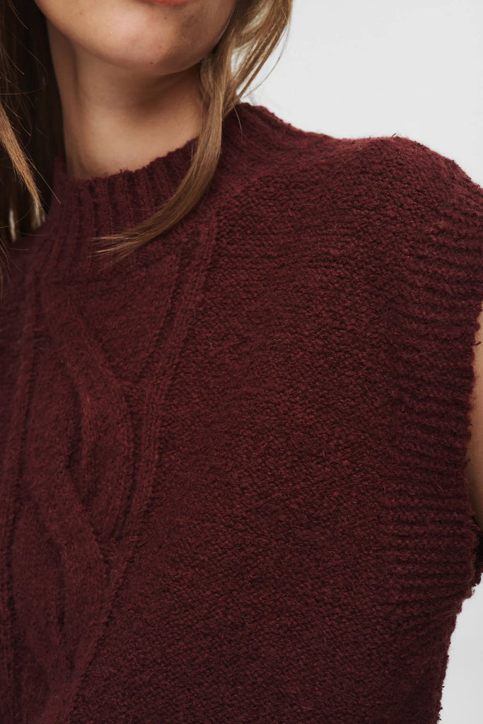 NÜMPH Caly Vest Winetasting