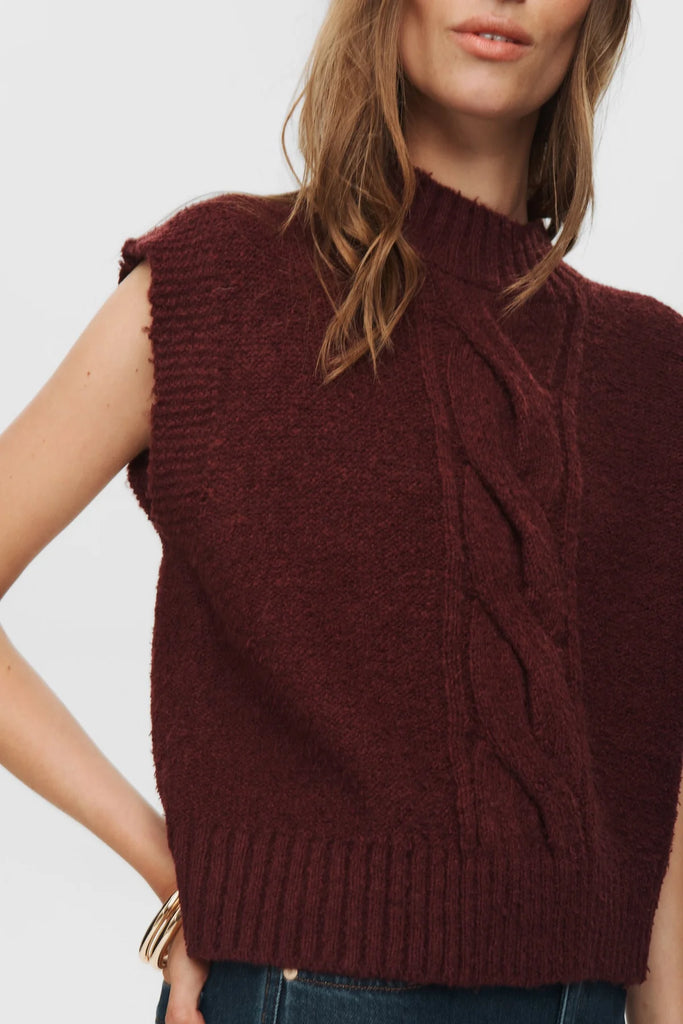 NÜMPH Caly Vest Winetasting