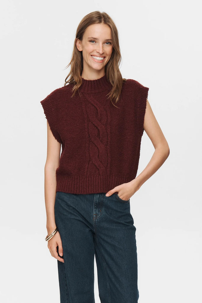 NÜMPH Caly Vest Winetasting